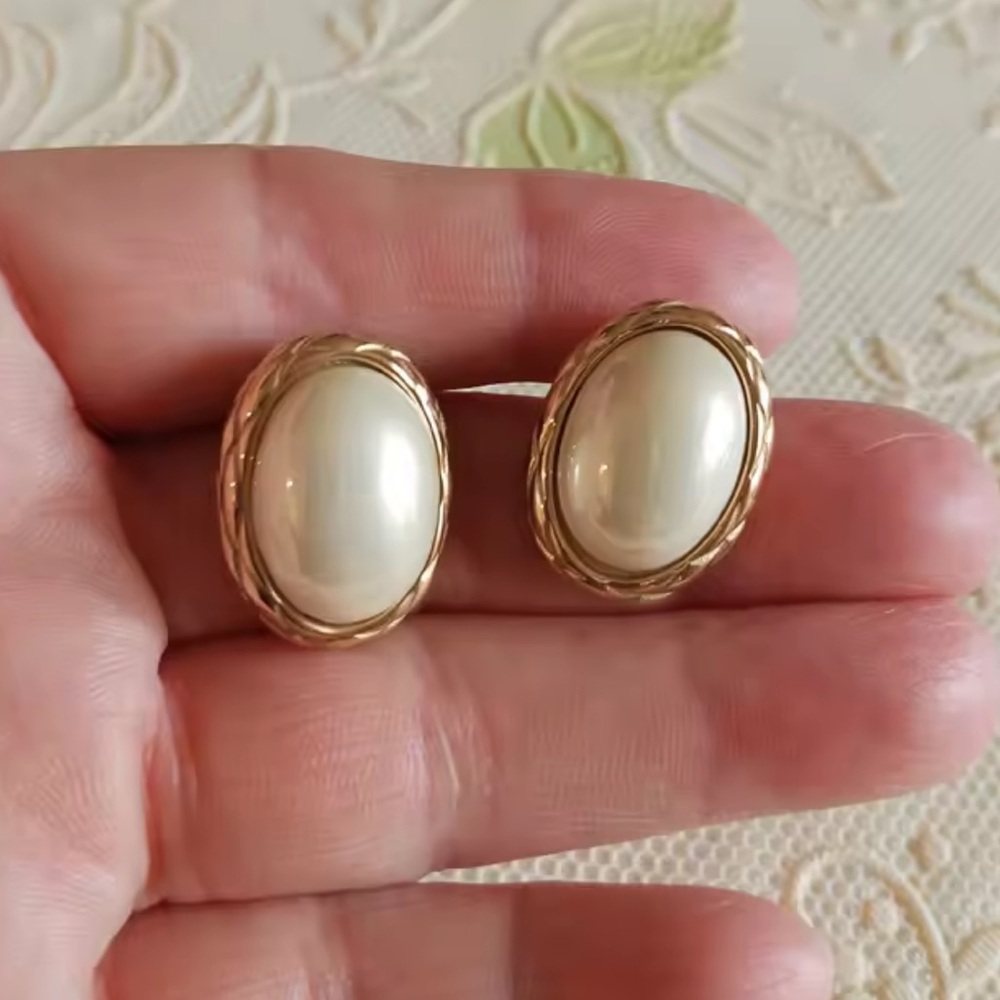 Luxury Vintage Style Oval Pearl Statement Earrings Gold Tone - Picture 11 of 16